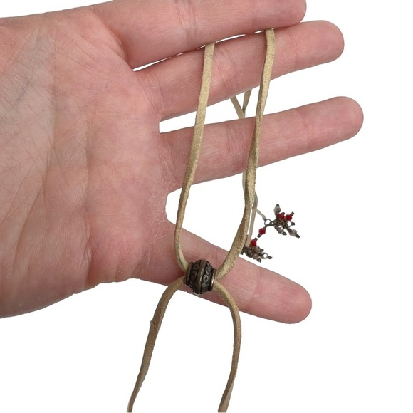 Red Faceted Glass Beaded Faux Suede Cord Slide Lock Necklace - Picture 7 of 10